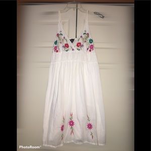 Ellen Parker Floral embroidered sun dress size M